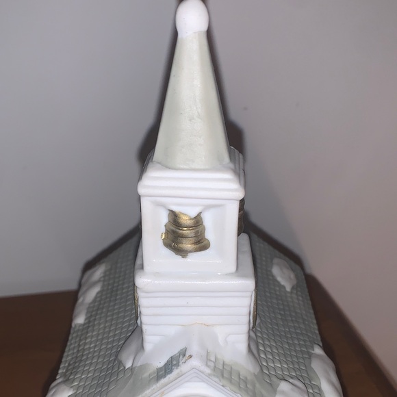 PartyLite Festive Church with Red Door and Green Accents - Picture 8 of 11